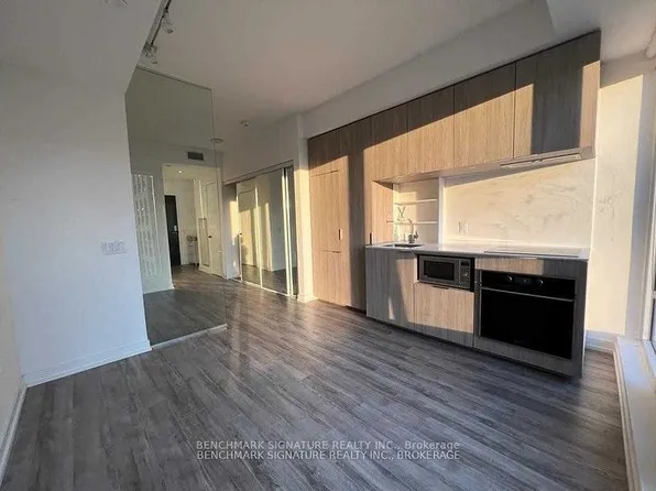 77 Shuter St, Toronto, ON