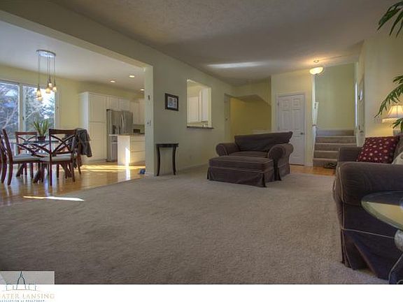 3rd image of 473 E Avocet Dr