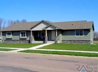 540 W 3rd St, Canton, SD 57013