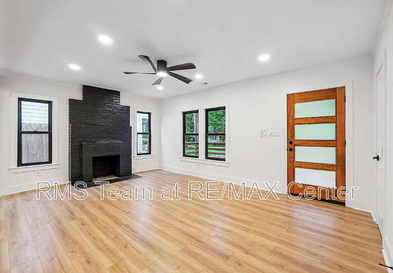 1448 Westboro Dr SW — Photo 4