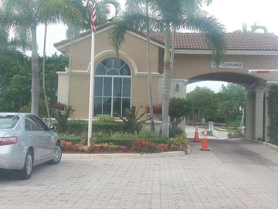 2nd image of 4035 Torres Cir