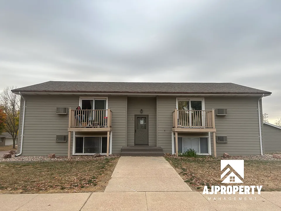 2109 S Cleveland Ave #2