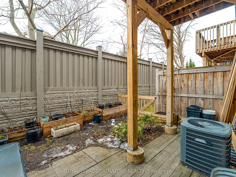 14 Queen Mary Ct — Photo 23