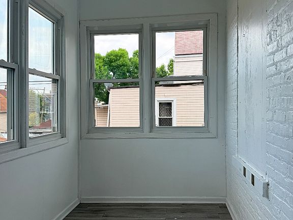 4th image of 4011 S Albany Ave #2A