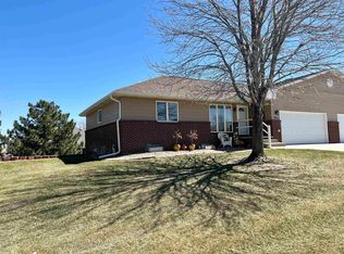 423 E 56th St, Kearney, NE 68847