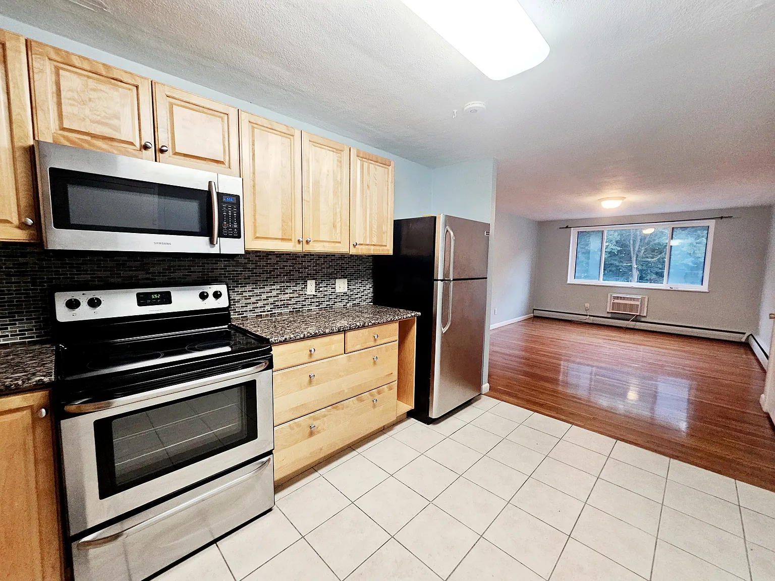 205 Kent St — Photo 2