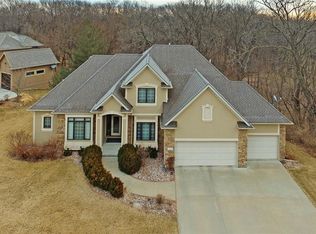 7511 Eagle Crest Dr, Johnston, IA 50131