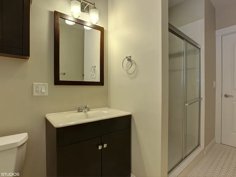 1806 N Sheffield Ave #1 — Photo 4