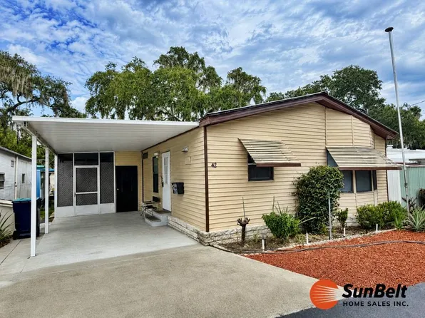 42 Lake Ave, Tavares, FL 32778