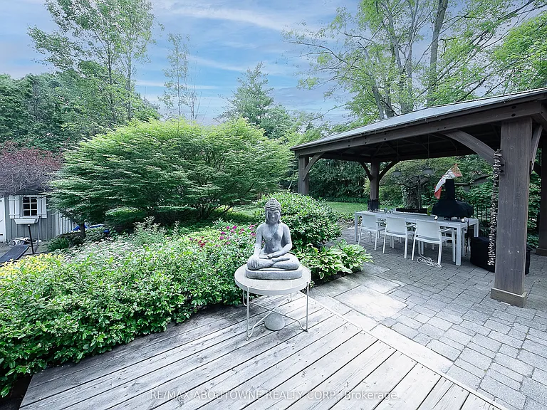1290 Braeside Dr — Photo 40