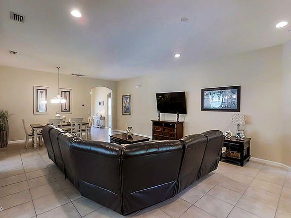 3rd image of 2422 Okalani St