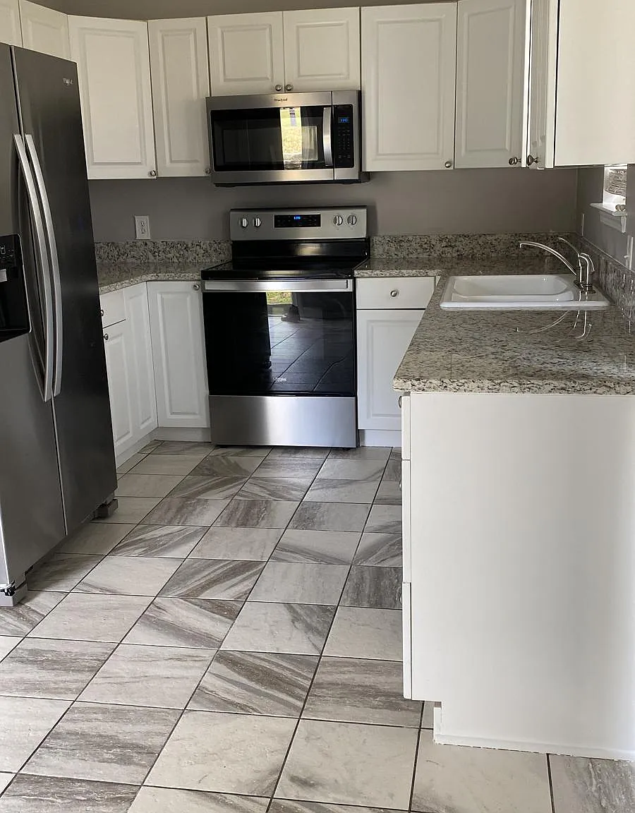 3 bed, 1300 sqft, $1,695 — Photo 4