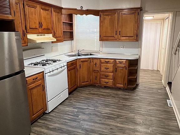 4th image of 547 Manor St