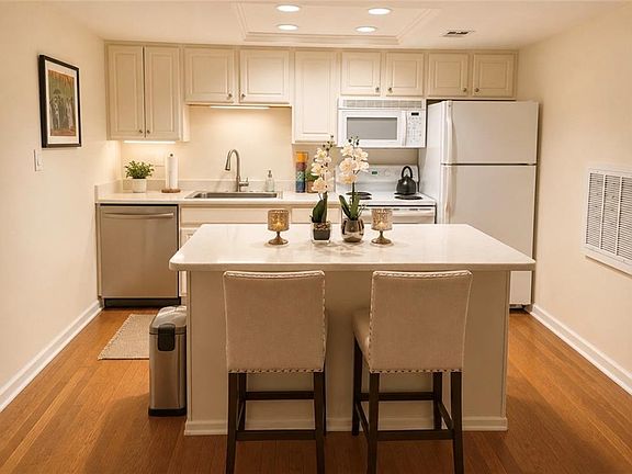 3rd image of 2043 Chastain Park Ct NE