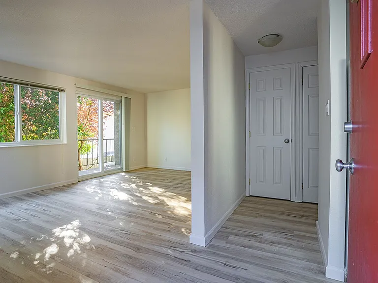 4456 Whitman Ave N — Photo 10