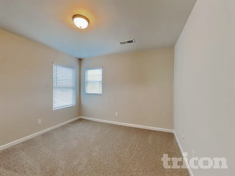 142 Daisy Cir — Photo 11