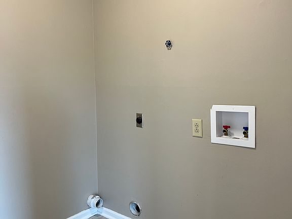 4th image of 1024 Vero Ct