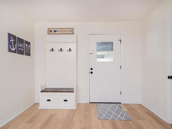 3rd image of 340 Tanglewood Cir