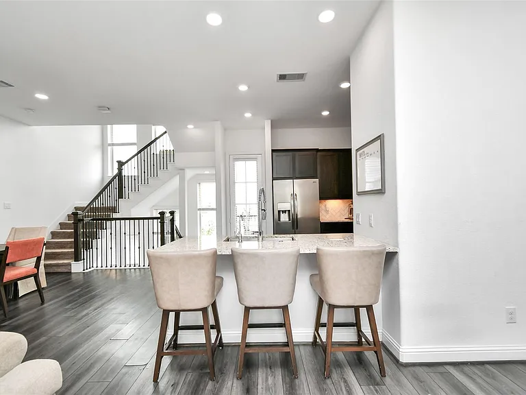 11012 Mikula Dr — Photo 10