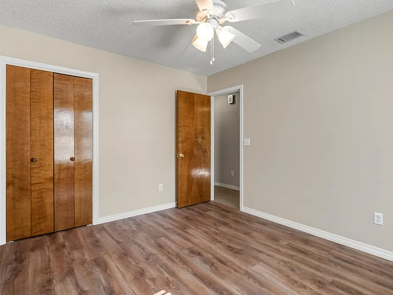 206 Esmond Ct — Photo 40