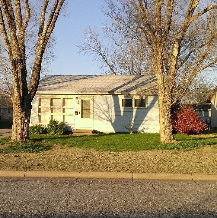 1st image of 921 Willow Dr