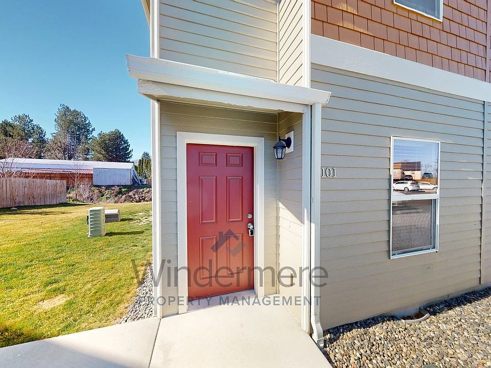 1st image of 155 SW Silverstar Ln #1