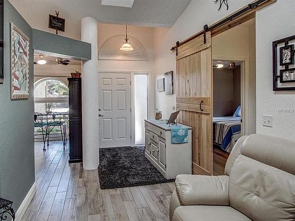 3rd image of 1953 Sapphire Ln