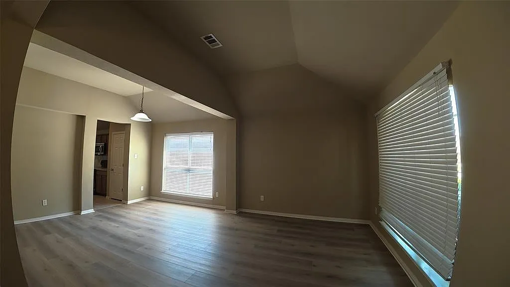 3 bed, 2091 sqft, $2,200 — Photo 4