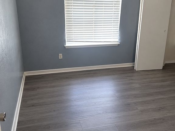 4th image of 206 Adams St