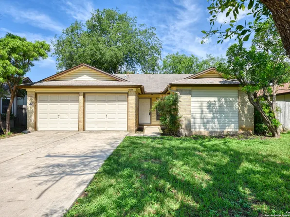 6035 RIDGE FIELD ST, San Antonio, TX 78250