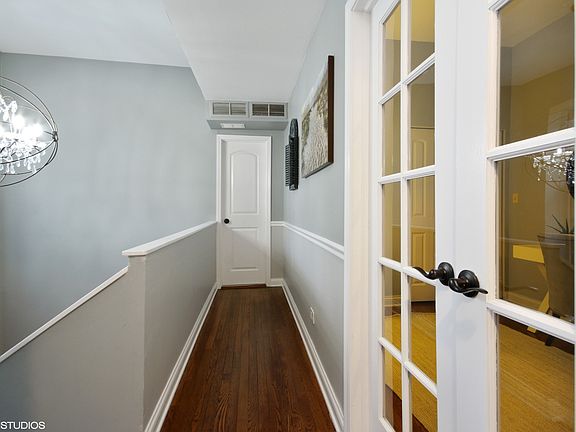 4th image of 1853 N Lincoln Ave #1D