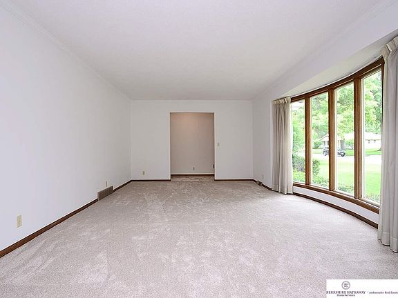 5th image of 2424 Royal Wood Dr