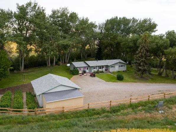 561 4th Ln NE, Fairfield, MT 59436