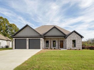 22 Old Orchard Rd, Florence, AL 35634