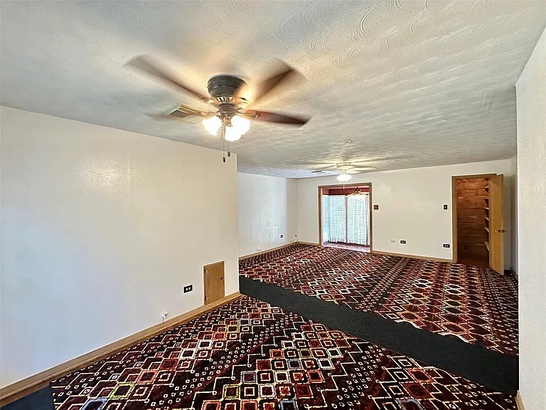 2810 N Houston Dr — Photo 15