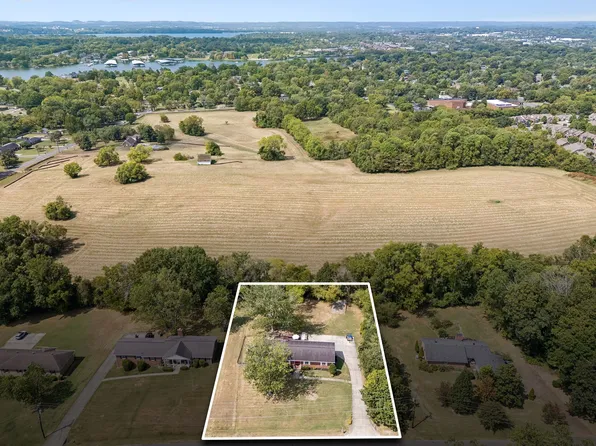 105 Stuart Dr, Hendersonville, TN 37075