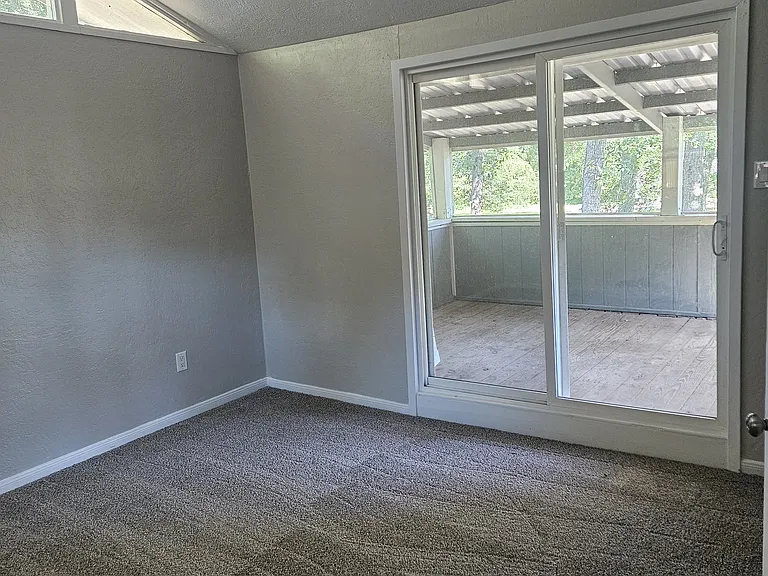 Rosewood Dr — Photo 5