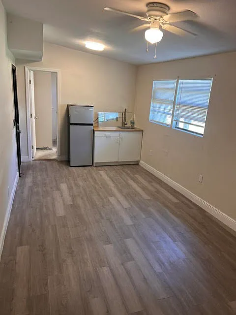 1 bed, 350 sqft, $900 — Photo 3