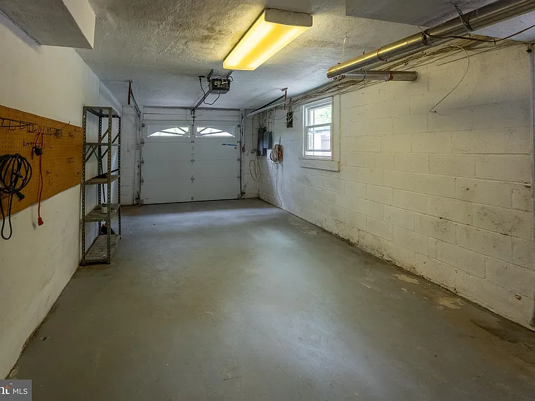 6438 Woodville Dr — Photo 24