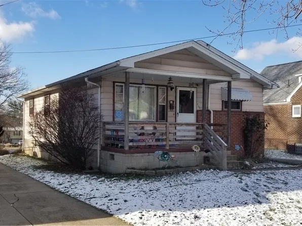 566 6th St, Campbell, OH 44405