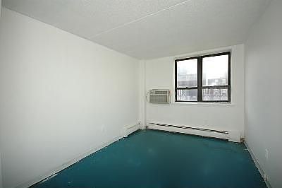 5th image of 220 Manhattan Ave APT 5T