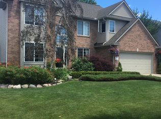 2784 Blue Heron Ln, Wixom, MI 48393