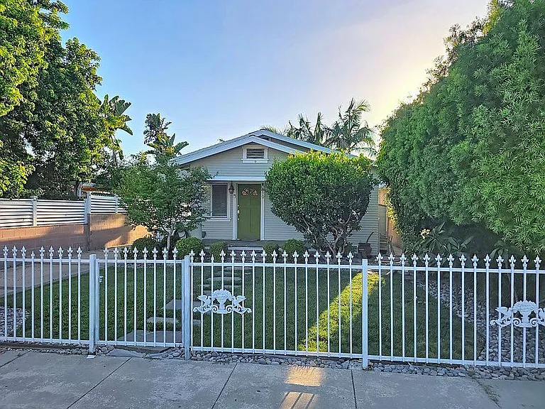 3819 S Van Ness Ave — Photo 25