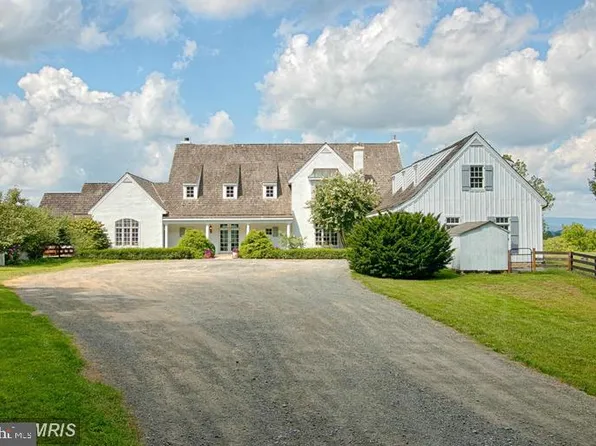 3677 Grove Ln, Delaplane, VA 20144