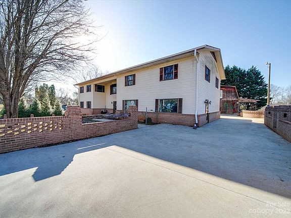 2nd image of 2701 Sparks Dr