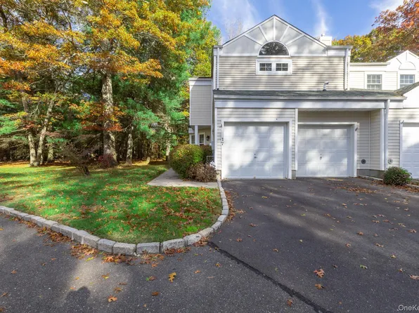 17 Pidgeon Court, Manorville, NY 11949