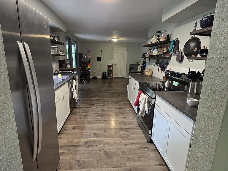 3629 Surrey Dr NE — Photo 7