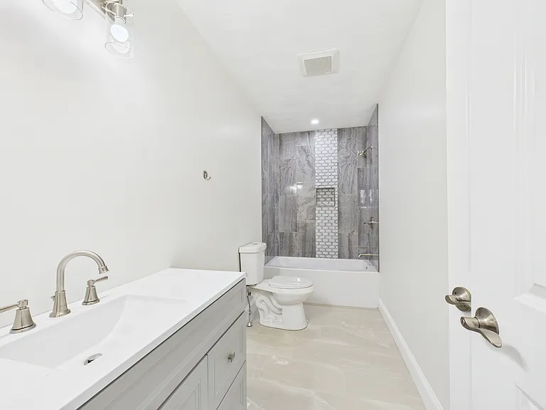 138 Camden Ave — Photo 5