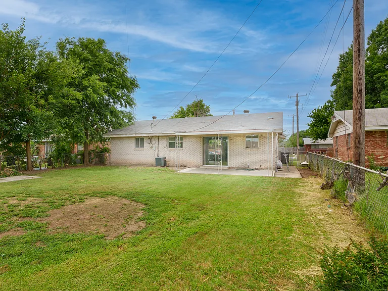 236 S Norman Ave — Photo 18