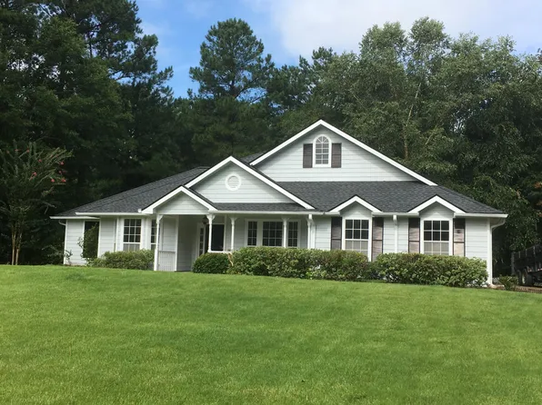 132 Timber Walk Dr, Sharpsburg, GA 30277